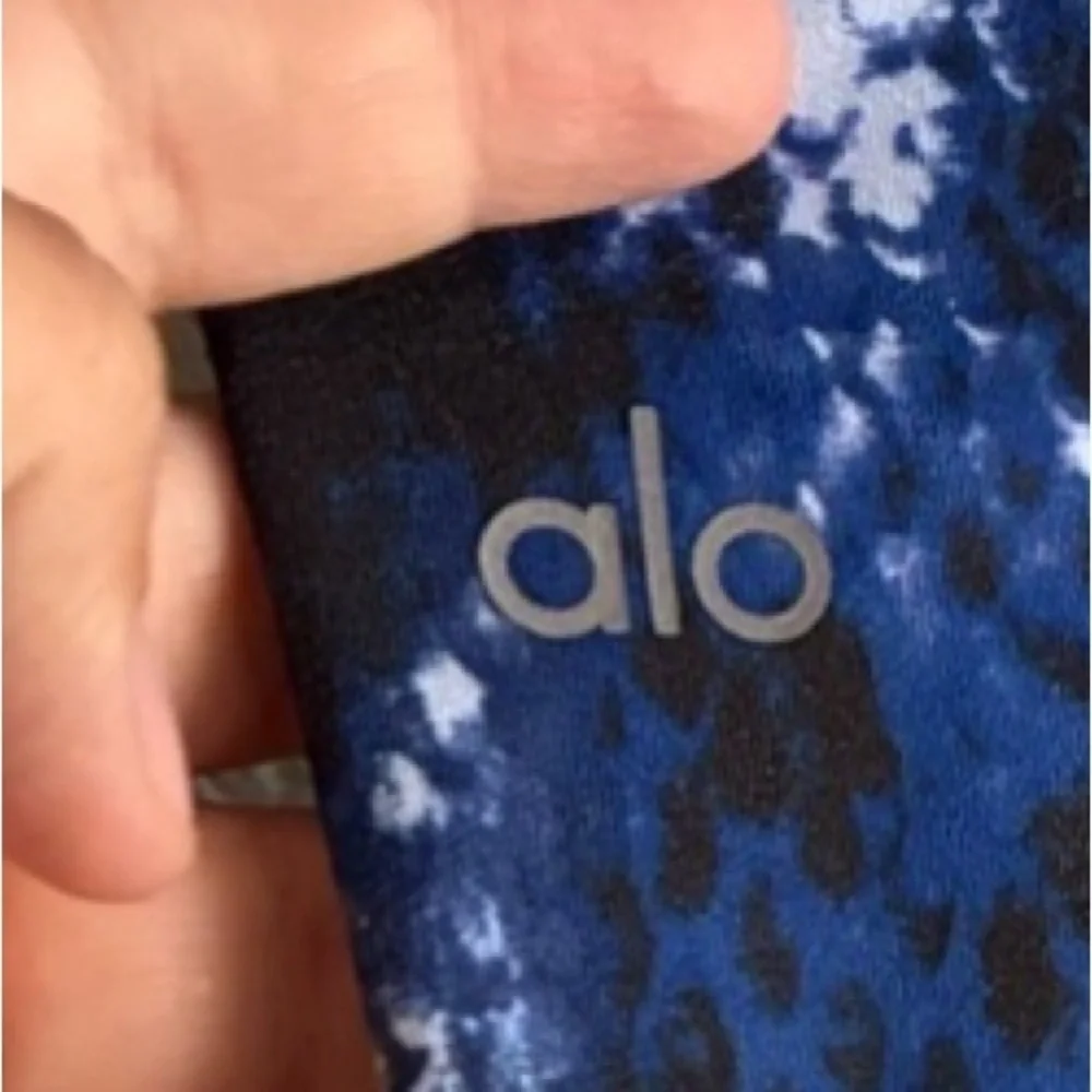 Alo Yoga Blue Snake Patterned Leggings M